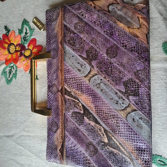 Vintage Varon purplish snake skin clutch in really nice condition. - Picture 5 of 5